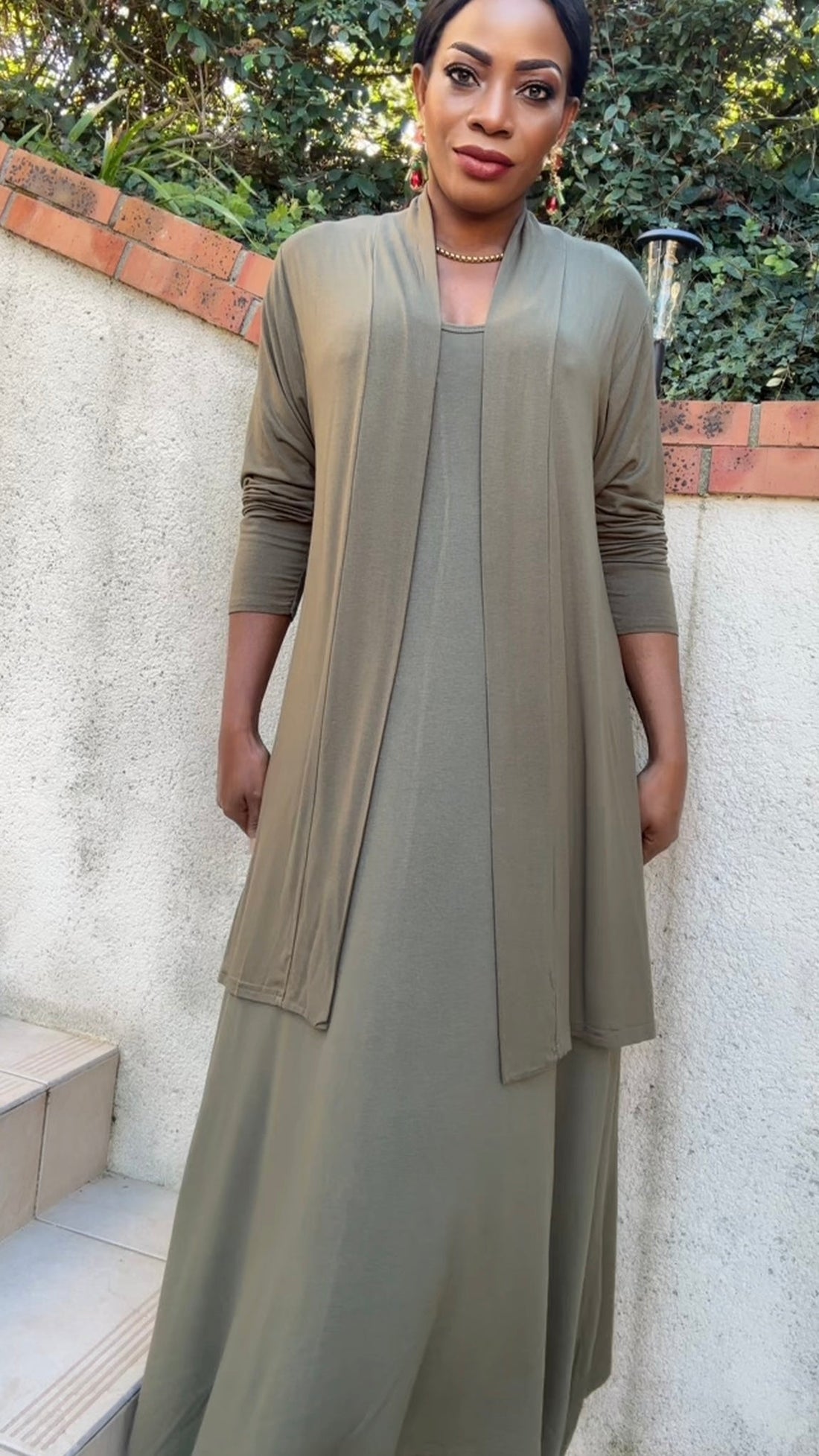 Ensemble gilet mi-long et robe vert olive