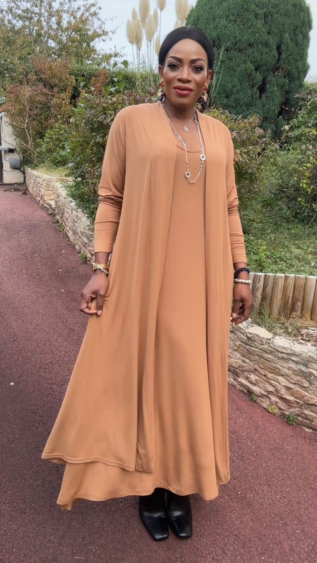 Ensemble gilet long et robe camel