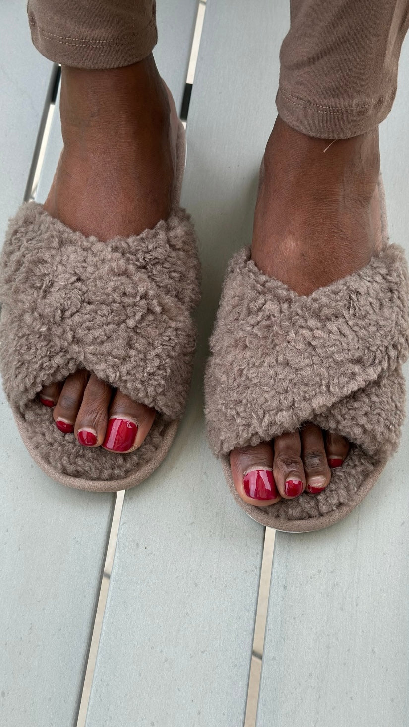 Ericka slippers with crossed mules